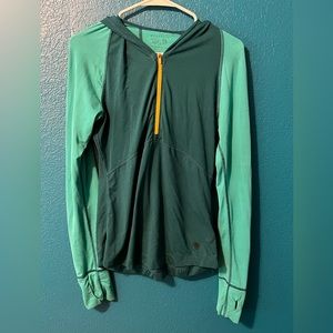 Quarter zip Mountain Hardwear hoodie